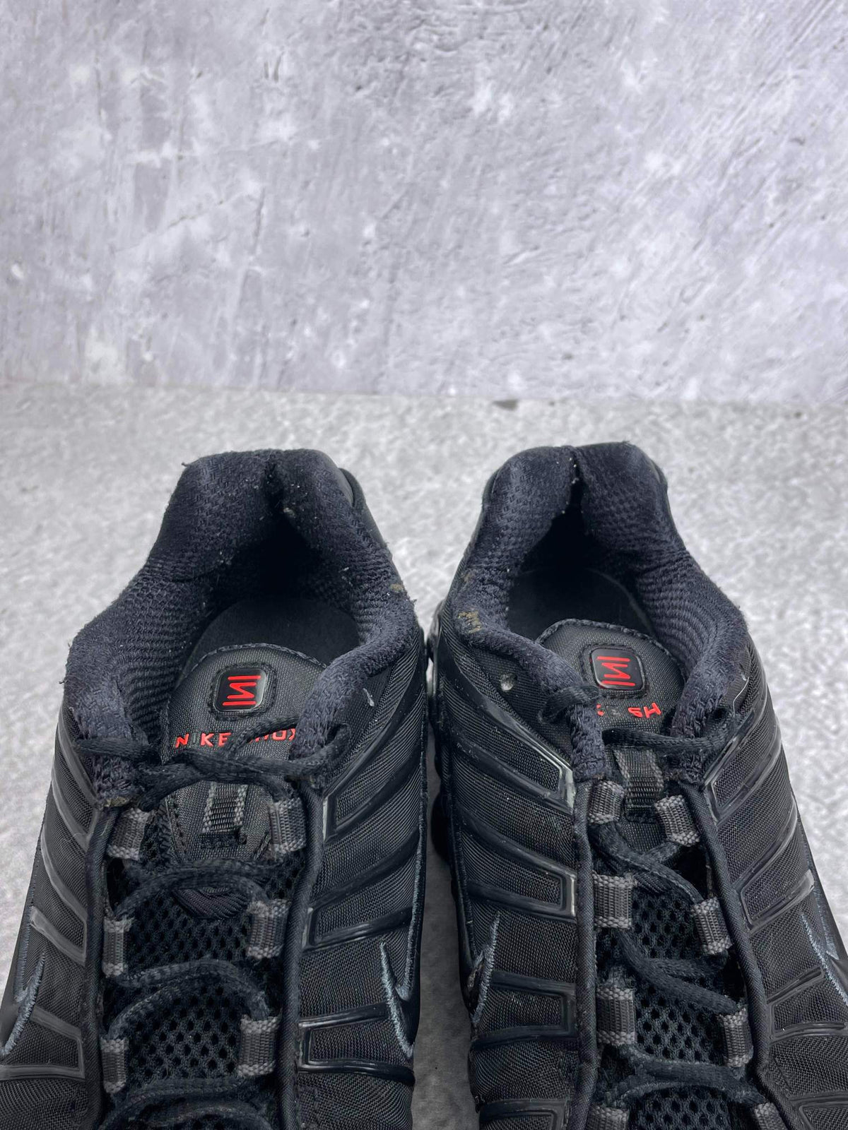 Nike Shox TL Metallic Hematite — buty sportowe damskie w bardzo dobrym stanie rozmiar 40, zapiętki butów