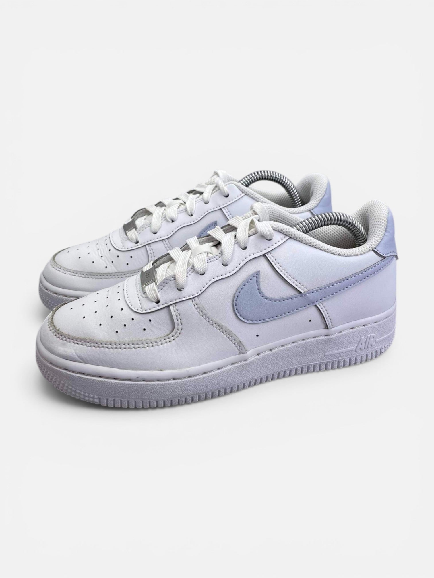 Nike Air Force 1 White Ghost — buty sportowe damskie w bardzo dobrym stanie rozmiar 36.5, widok z boku