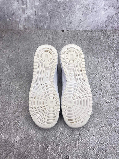 Nike Air Force 1 White Ghost — buty sportowe damskie w bardzo dobrym stanie rozmiar 36.5, widok z tyłu