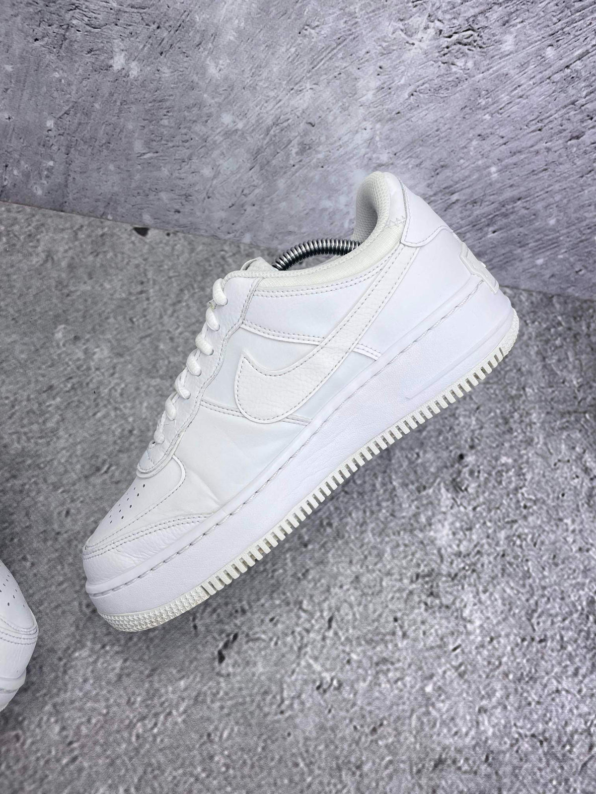 Nike Air Force 1 Shadow Triple White — buty sportowe damskie w bardzo dobrym stanie rozmiar 40, wewnętrzny panel prawego buta