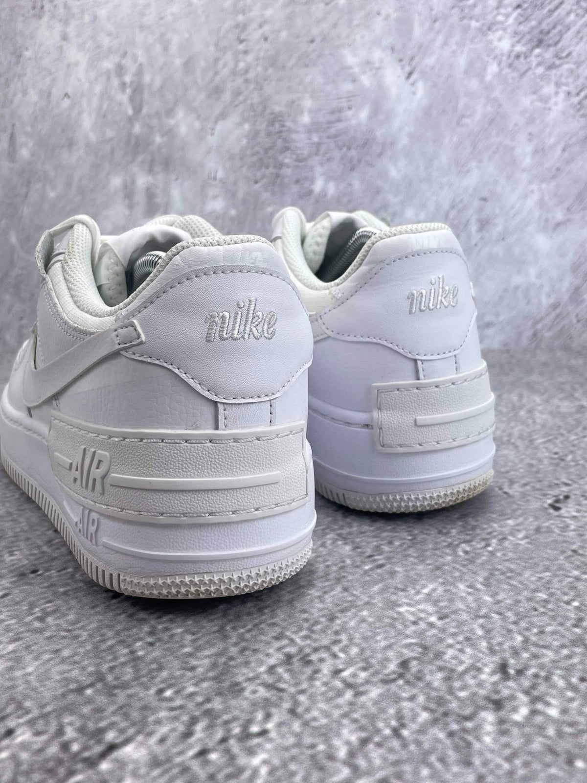 Nike Air Force 1 Shadow Triple White — buty sportowe damskie w bardzo dobrym stanie rozmiar 40, widok z tyłu