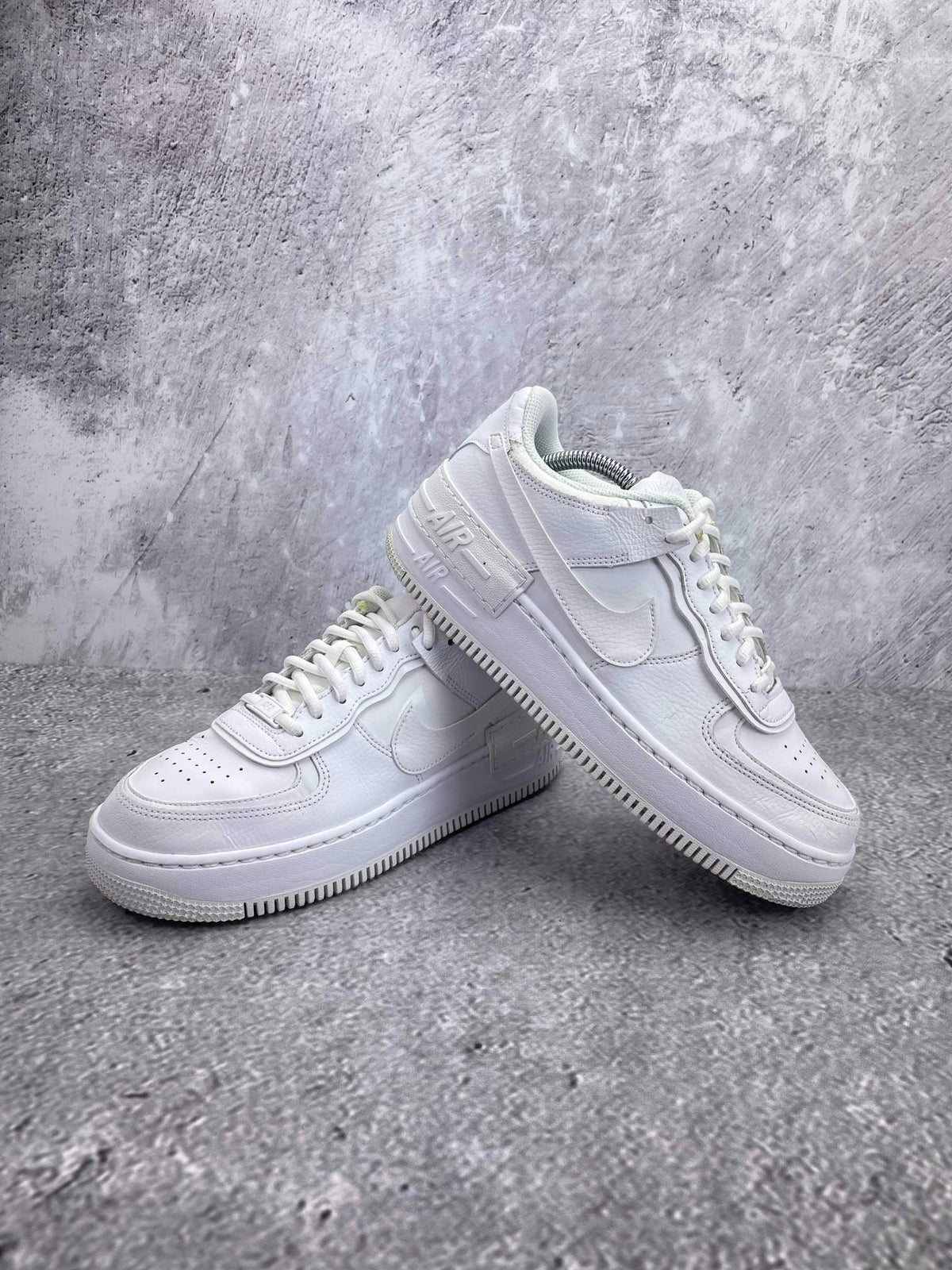 Nike Air Force 1 Shadow Triple White — buty sportowe damskie w bardzo dobrym stanie rozmiar 40, zapiętki butów