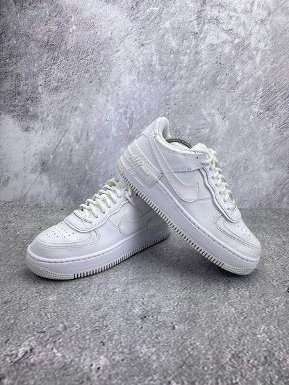 Nike Air Force 1 Shadow Triple White — buty sportowe damskie w bardzo dobrym stanie rozmiar 40, zapiętki butów