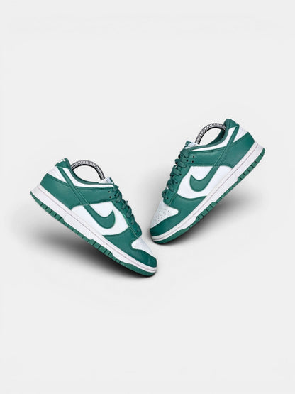 Nike Dunk Low Bicoastal — buty sportowe damskie w bardzo dobrym stanie rozmiar 36, widok z góry na zewnętrzną stronę butów