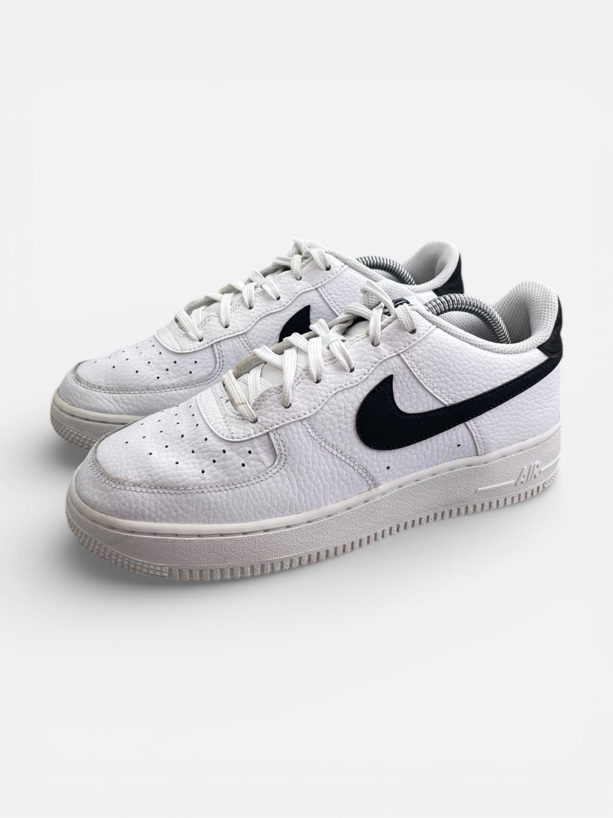 Nike Air Force 1 Low '07 White Black — buty sportowe damskie w bardzo dobrym stanie rozmiar 39, widok z boku