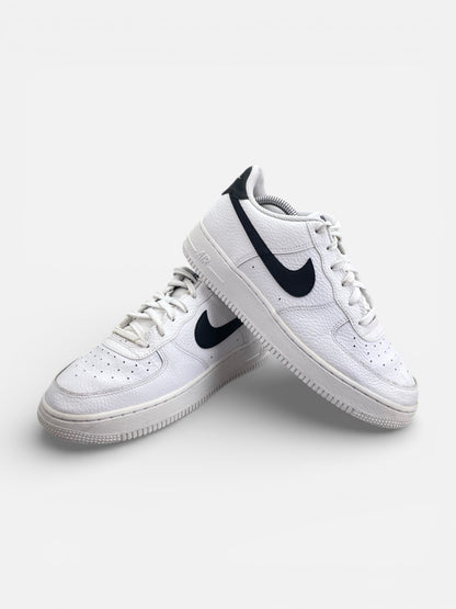 Nike Air Force 1 Low '07 White Black — buty sportowe damskie w bardzo dobrym stanie rozmiar 39, boczny profil