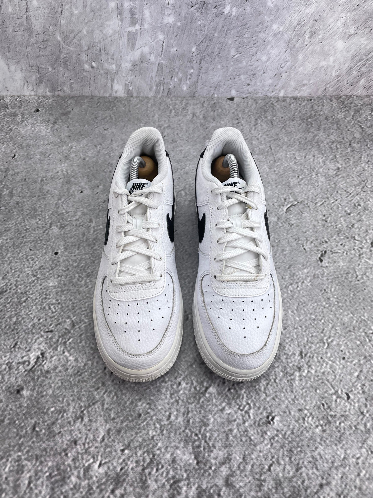 Nike Air Force 1 Low '07 White Black — buty sportowe damskie w bardzo dobrym stanie rozmiar 39, widok z góry