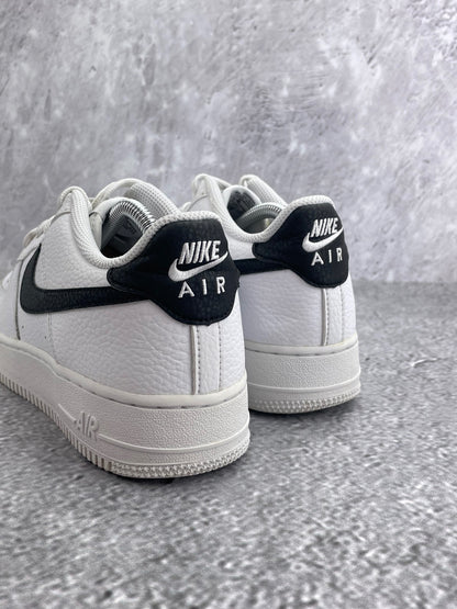 Nike Air Force 1 Low '07 White Black — buty sportowe damskie w bardzo dobrym stanie rozmiar 39, widok z tyłu