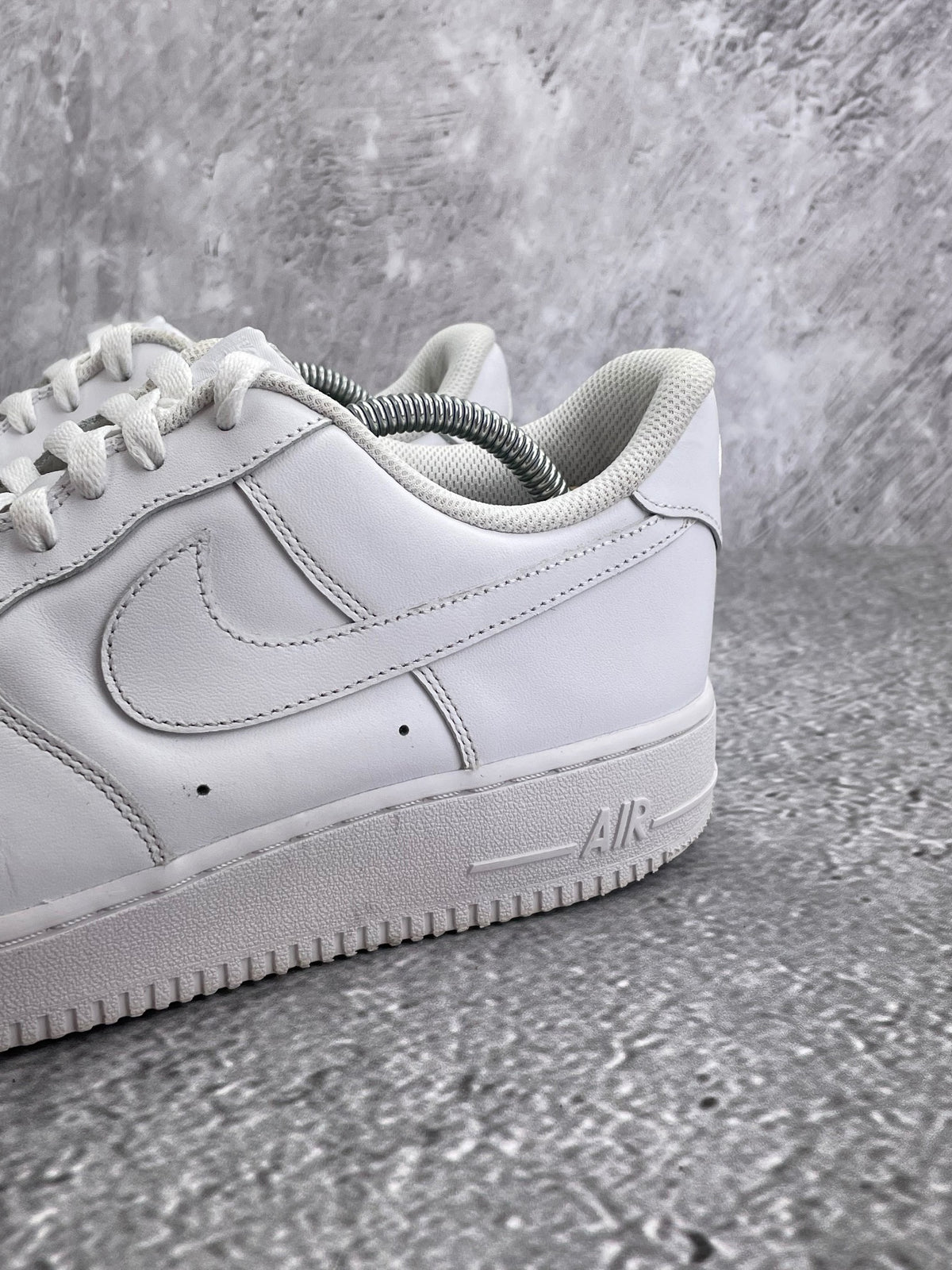 Nike Air Force 1 Low Triple White — buty sportowe męskie w bardzo dobrym stanie rozmiar 43, opcjonalne zdjęcie 1