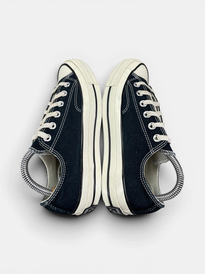 Converse Chuck Taylor All Star 70 Ox — buty sportowe damskie w bardzo dobrym stanie rozmiar 37.5, widok z góry na zewnętrzną stronę butów