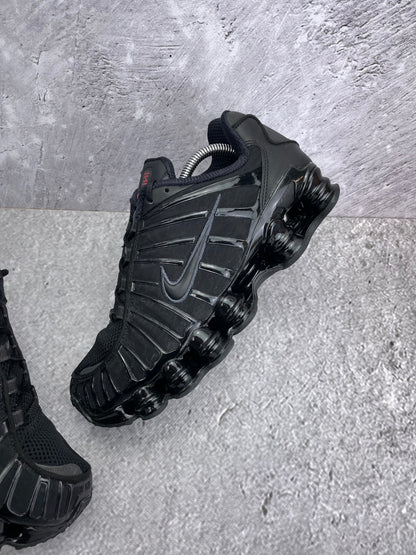 Nike Shox TL Metallic Hematite — buty sportowe męskie w bardzo dobrym stanie rozmiar 42.5, zewnętrzny panel prawego buta