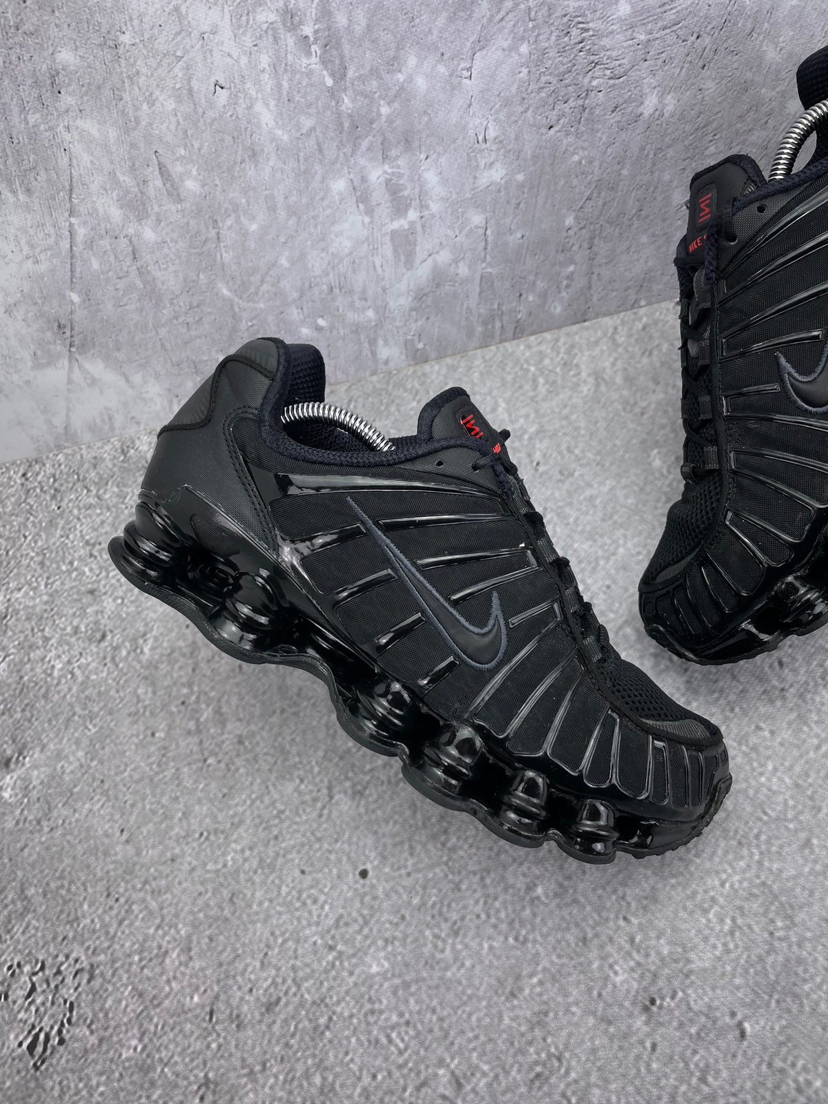 Nike Shox TL Metallic Hematite — buty sportowe męskie w bardzo dobrym stanie rozmiar 42.5, zewnętrzny panel lewego buta