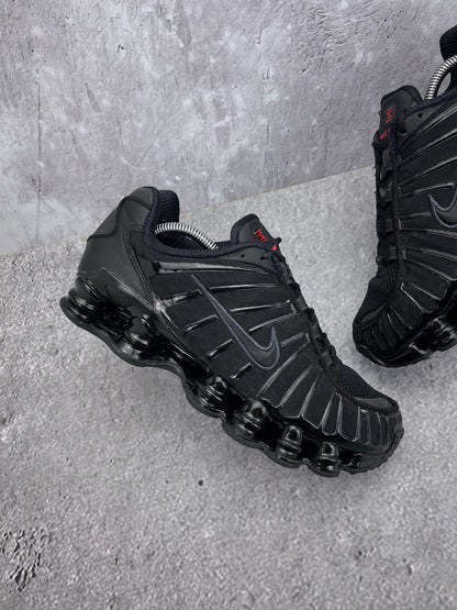 Nike Shox TL Metallic Hematite — buty sportowe męskie w bardzo dobrym stanie rozmiar 42.5, zewnętrzny panel lewego buta