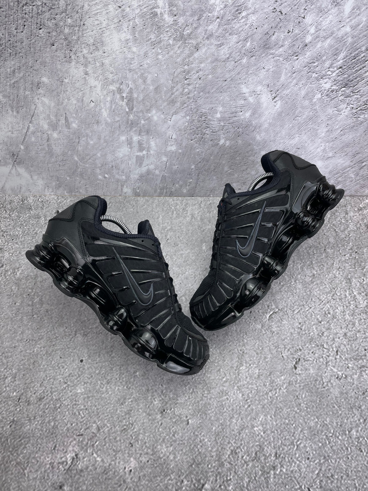 Nike Shox TL Metallic Hematite — buty sportowe męskie w bardzo dobrym stanie rozmiar 42.5, widok z góry na wewnętrzną stronę butów