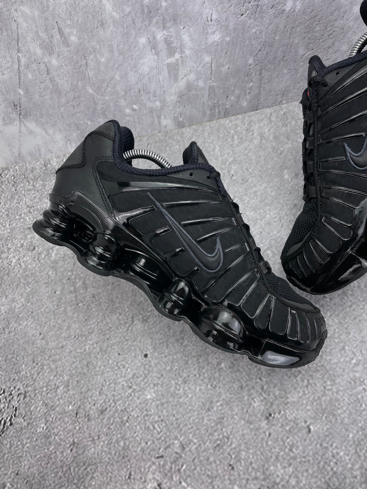 Nike Shox TL Metallic Hematite — buty sportowe męskie w bardzo dobrym stanie rozmiar 42.5, wewnętrzny panel prawego buta
