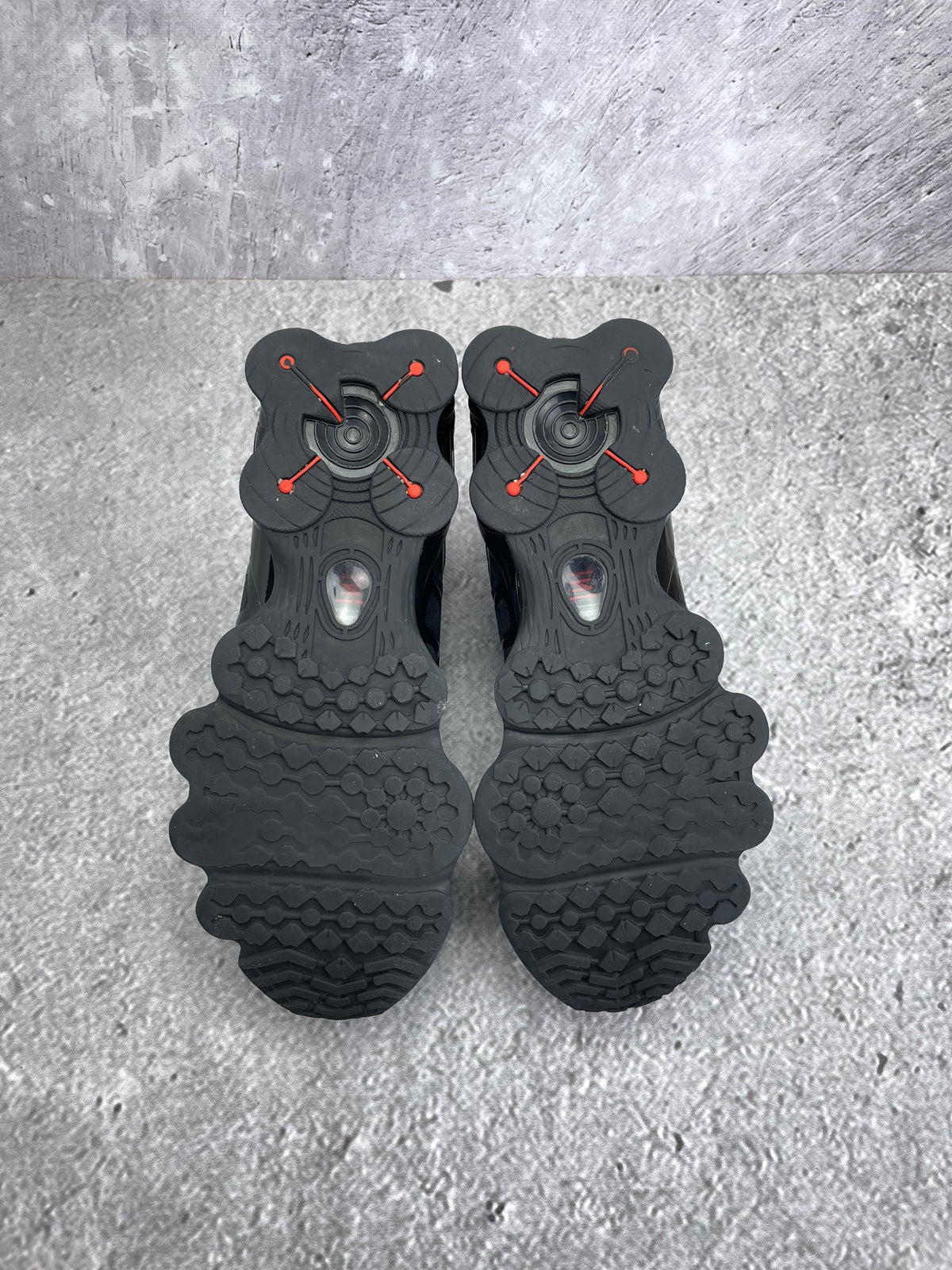 Nike Shox TL Metallic Hematite — buty sportowe męskie w bardzo dobrym stanie rozmiar 42.5, zapiętki butów