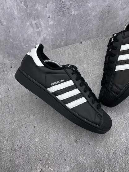 Adidas Superstar II Black White — buty sportowe męskie w bardzo dobrym stanie rozmiar 46, zewnętrzny panel lewego buta