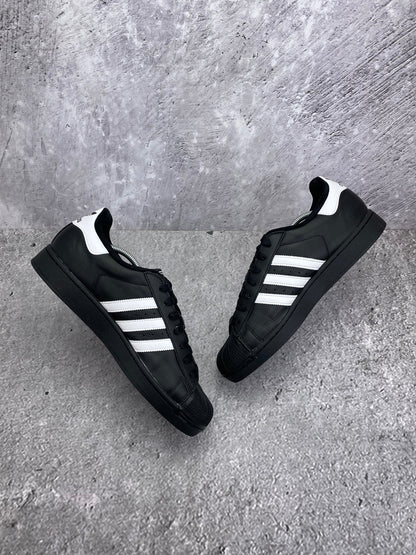 Adidas Superstar II Black White — buty sportowe męskie w bardzo dobrym stanie rozmiar 46, widok z góry na wewnętrzną stronę butów