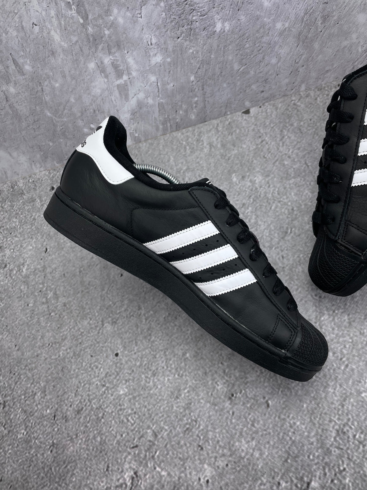 Adidas Superstar II Black White — buty sportowe męskie w bardzo dobrym stanie rozmiar 46, wewnętrzny panel prawego buta