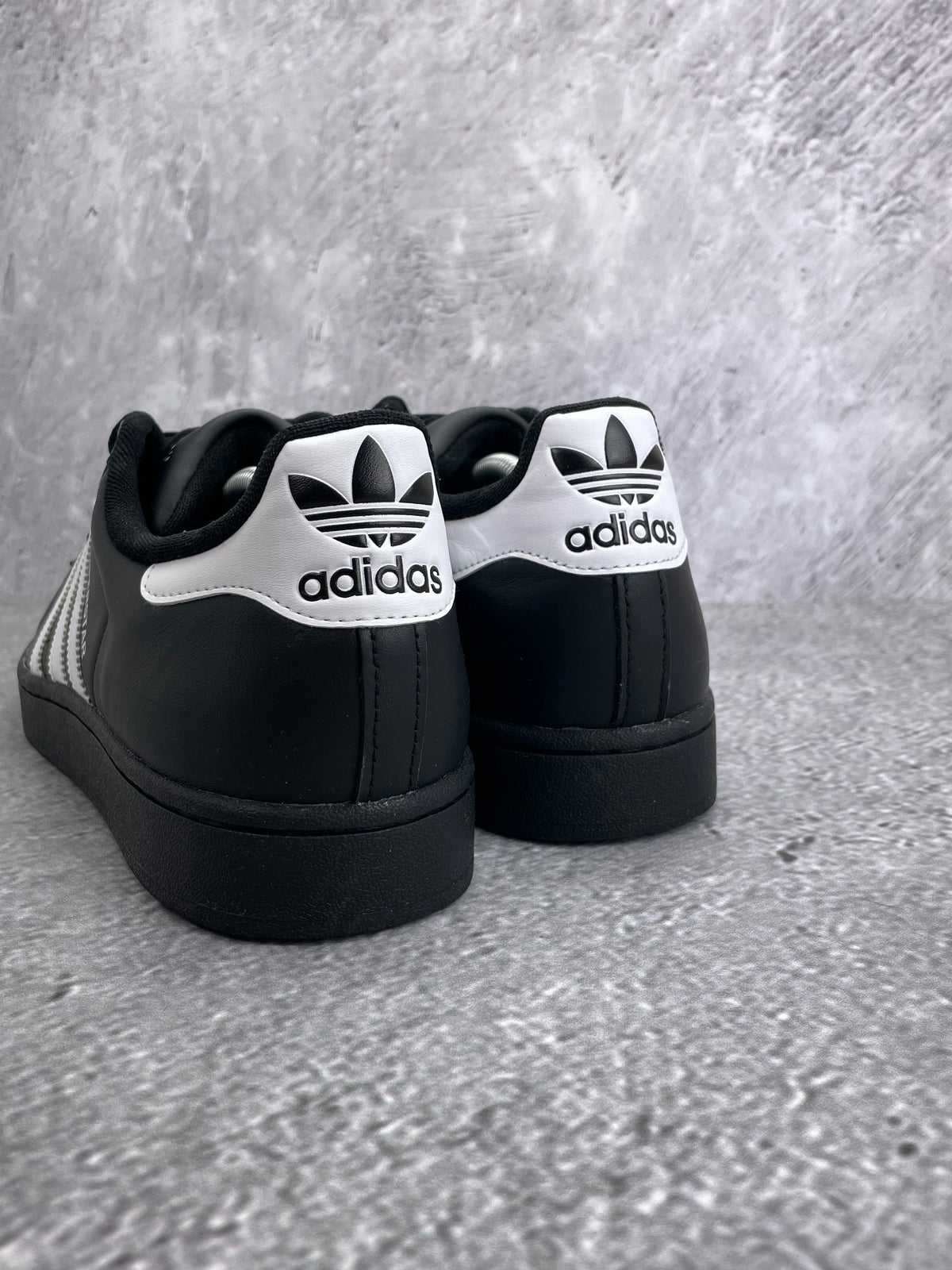 Adidas Superstar II Black White — buty sportowe męskie w bardzo dobrym stanie rozmiar 46, widok z tyłu