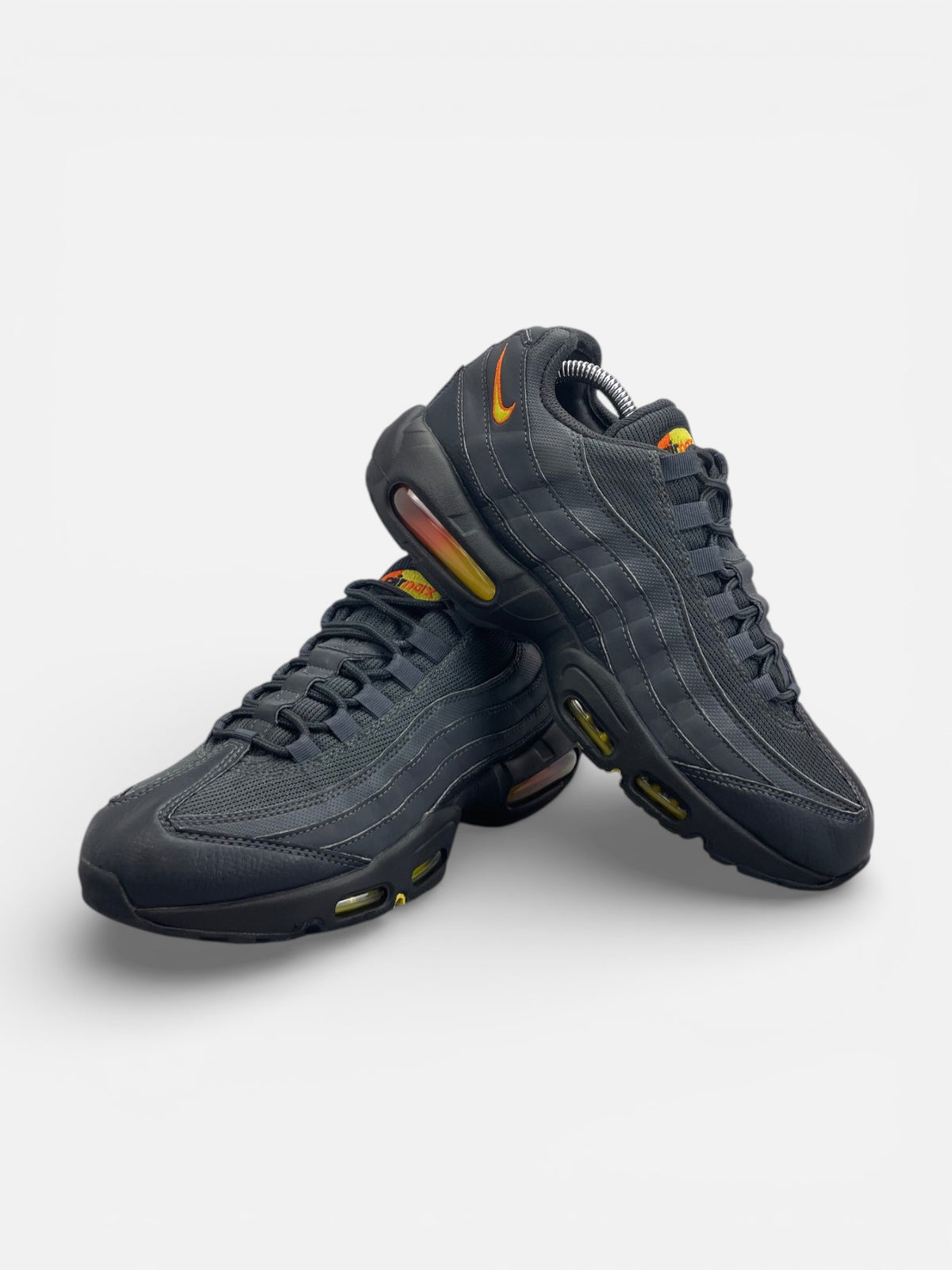 Nike Air Max 95 Anthracite Safety Orange — buty sportowe męskie w bardzo dobrym stanie rozmiar 42, boczny profil