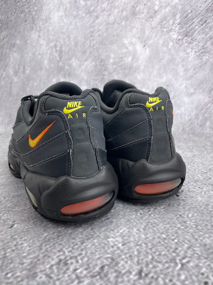 Nike Air Max 95 Anthracite Safety Orange — buty sportowe męskie w bardzo dobrym stanie rozmiar 42, widok z tyłu