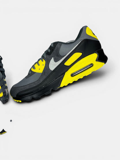 Nike Air Max 90 Smoke Grey / Lightening — buty sportowe męskie w bardzo dobrym stanie rozmiar 47, zewnętrzny panel lewego buta