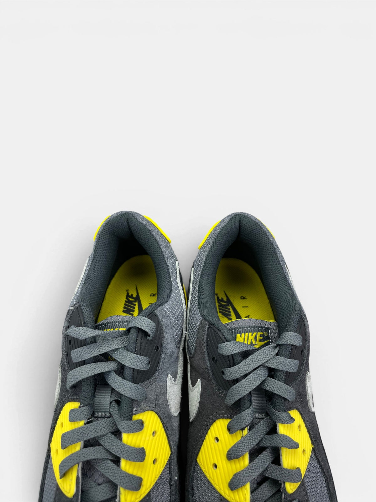 Nike Air Max 90 Smoke Grey / Lightening — buty sportowe męskie w bardzo dobrym stanie rozmiar 47, zapiętki butów