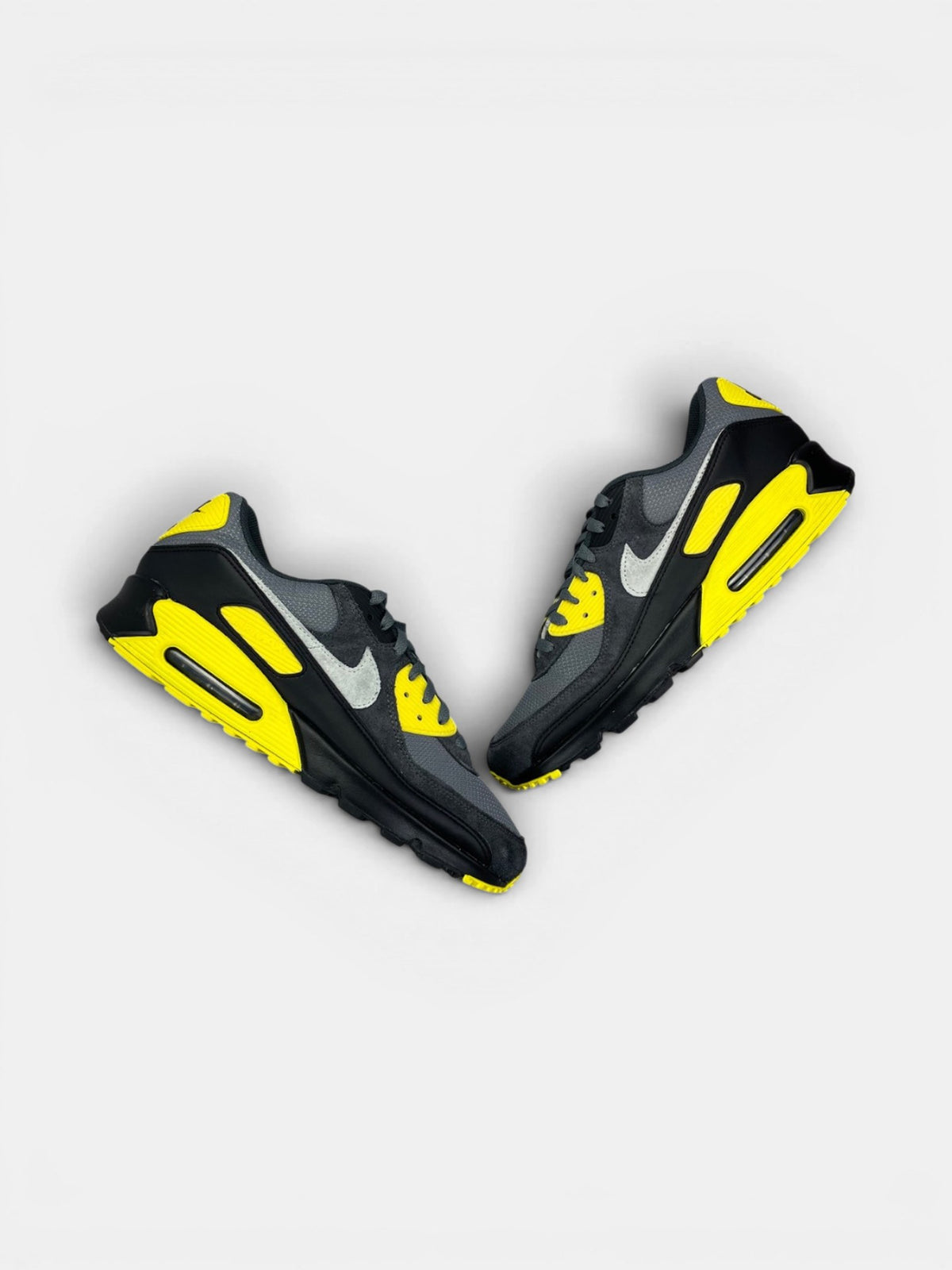 Nike Air Max 90 Smoke Grey / Lightening — buty sportowe męskie w bardzo dobrym stanie rozmiar 47, widok z góry na zewnętrzną stronę butów