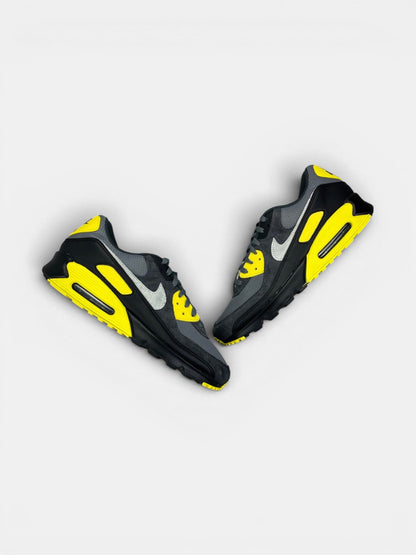 Nike Air Max 90 Smoke Grey / Lightening — buty sportowe męskie w bardzo dobrym stanie rozmiar 47, widok z góry na zewnętrzną stronę butów