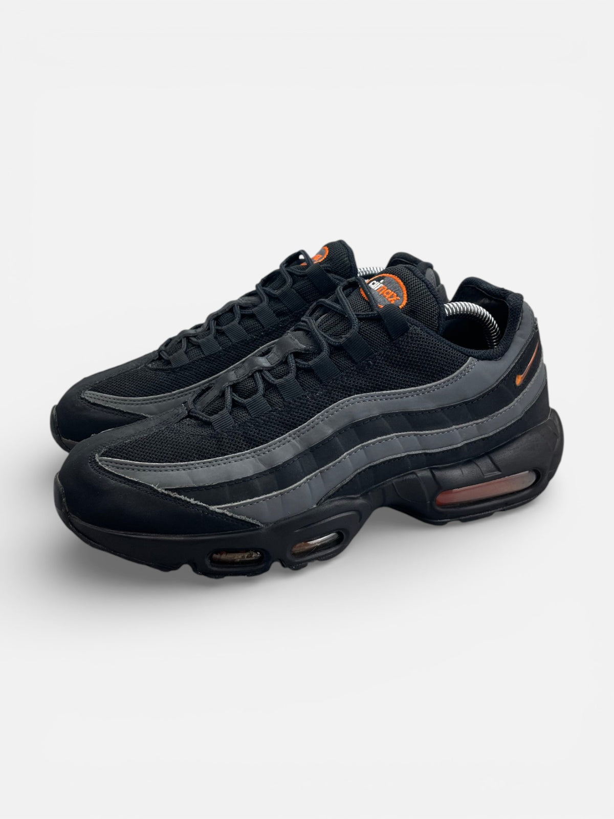 Nike Air Max 95 Black/Grey Safety Orange — buty sportowe męskie w bardzo dobrym stanie rozmiar 42.5, widok z boku