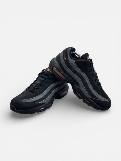 Nike Air Max 95 Black/Grey Safety Orange — buty sportowe męskie w bardzo dobrym stanie rozmiar 42.5, boczny profil