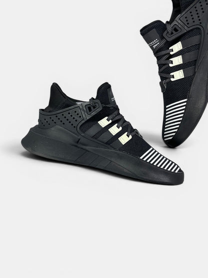 Adidas EQT Bask ADV Core Black — buty sportowe męskie w bardzo dobrym stanie rozmiar 43 1/3, wewnętrzny panel lewego buta