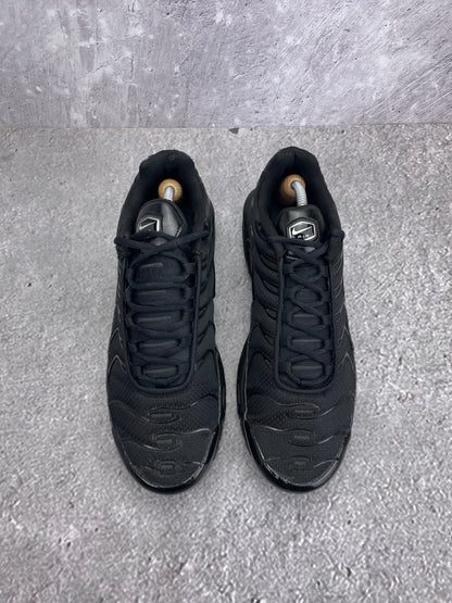 Nike Air Max Plus Triple Black — buty sportowe męskie w bardzo dobrym stanie rozmiar 44.5, podeszwa