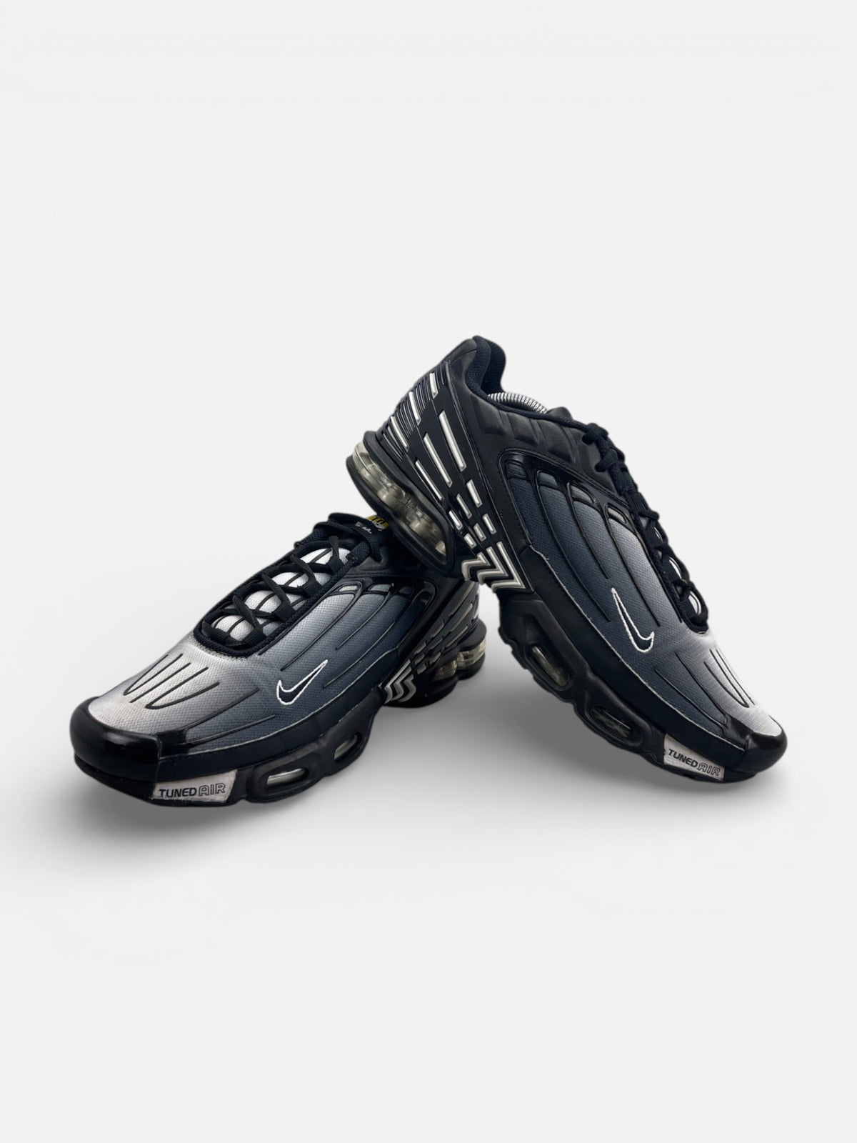 Nike Air Max Plus 3 Black White — buty sportowe męskie w bardzo dobrym stanie rozmiar 45, boczny profil