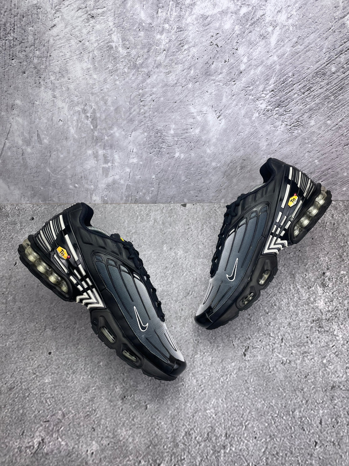 Nike Air Max Plus 3 Black White — buty sportowe męskie w bardzo dobrym stanie rozmiar 45, widok z góry na wewnętrzną stronę butów