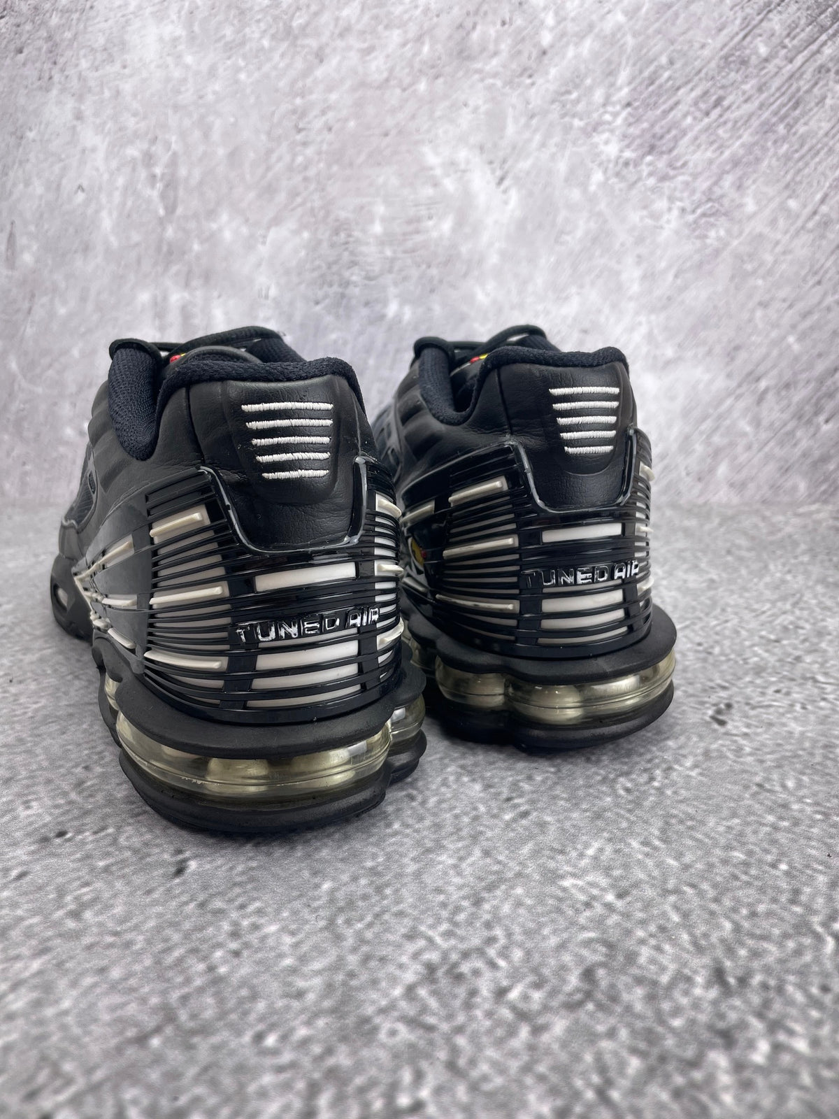 Nike Air Max Plus 3 Black White — buty sportowe męskie w bardzo dobrym stanie rozmiar 45, widok z tyłu