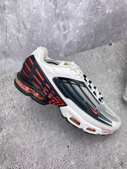 Nike Air Max Plus 3 Team Orange — buty sportowe męskie w bardzo dobrym stanie rozmiar 42.5, zewnętrzny panel prawego buta