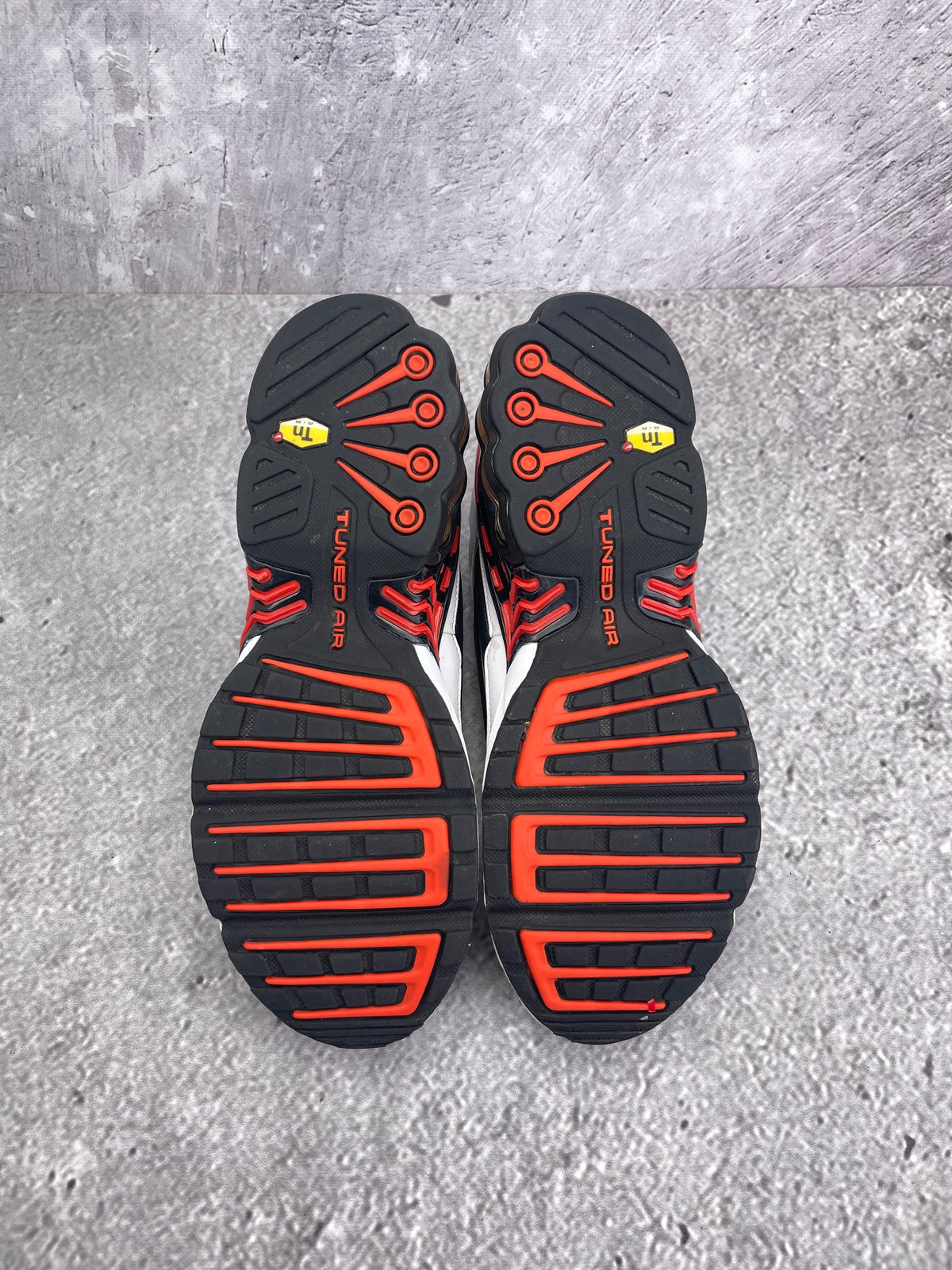 Nike Air Max Plus 3 Team Orange — buty sportowe męskie w bardzo dobrym stanie rozmiar 42.5, zapiętki butów