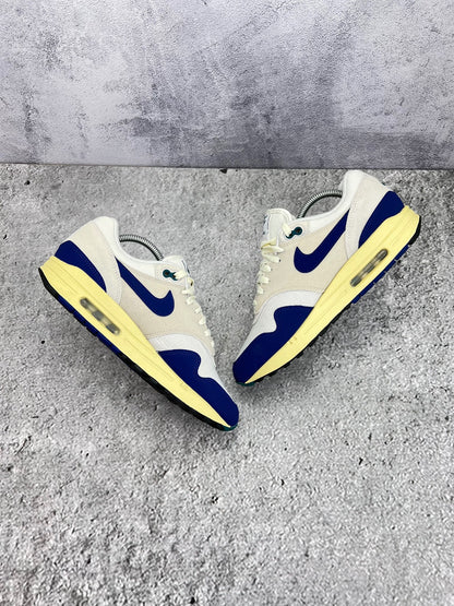 Nike Air Max 1 Midnight Navy — buty sportowe męskie w bardzo dobrym stanie rozmiar 42, widok z góry na wewnętrzną stronę butów