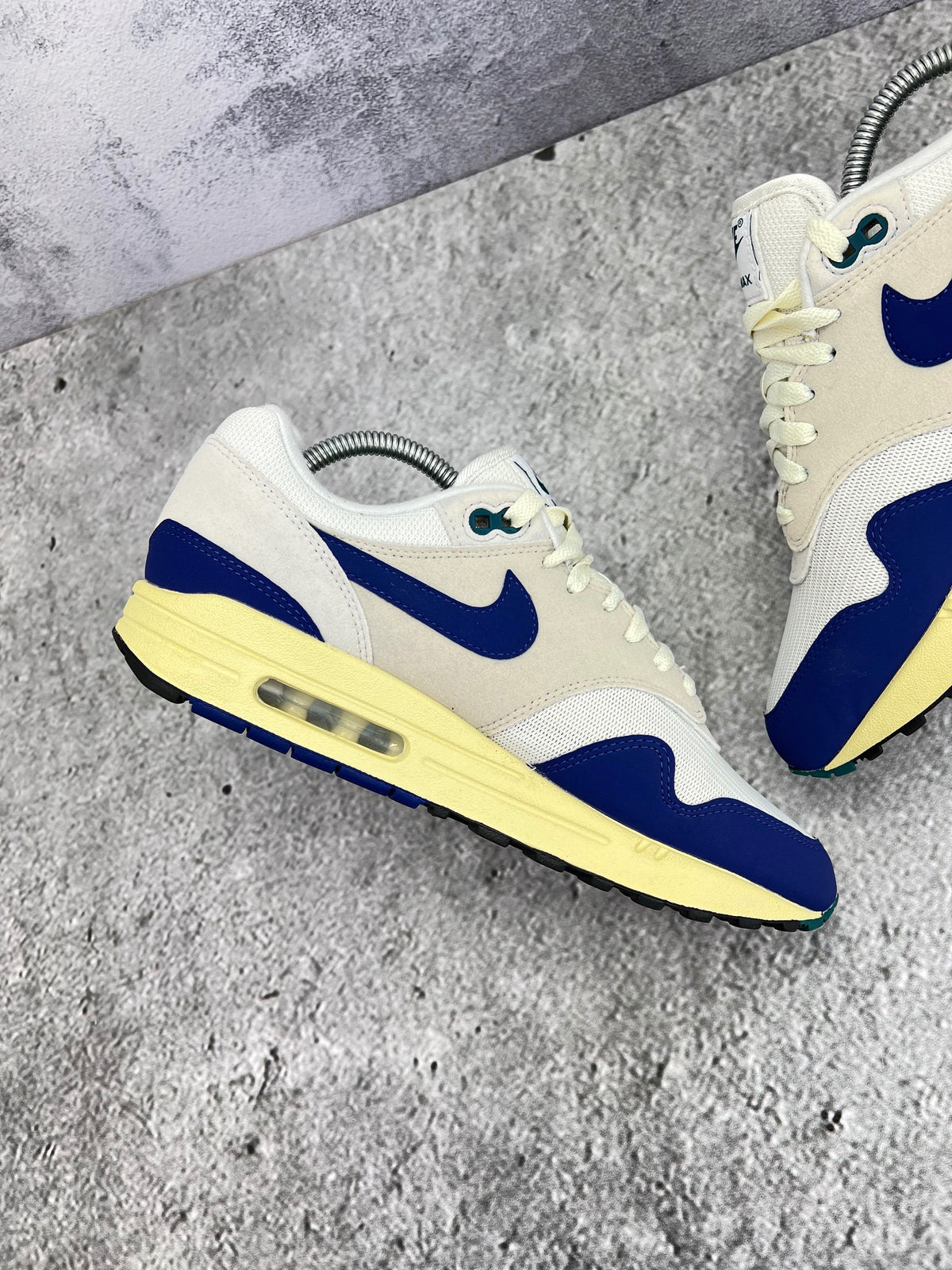 Nike Air Max 1 Midnight Navy — buty sportowe męskie w bardzo dobrym stanie rozmiar 42, wewnętrzny panel lewego buta