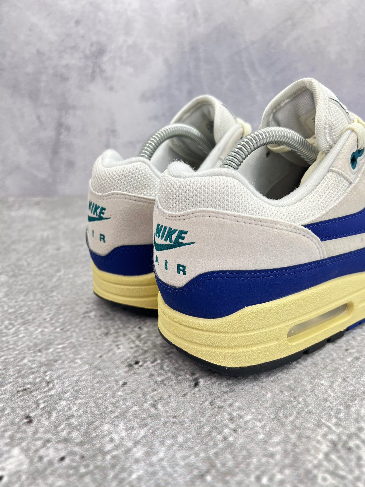Nike Air Max 1 Midnight Navy — buty sportowe męskie w bardzo dobrym stanie rozmiar 42, widok z tyłu