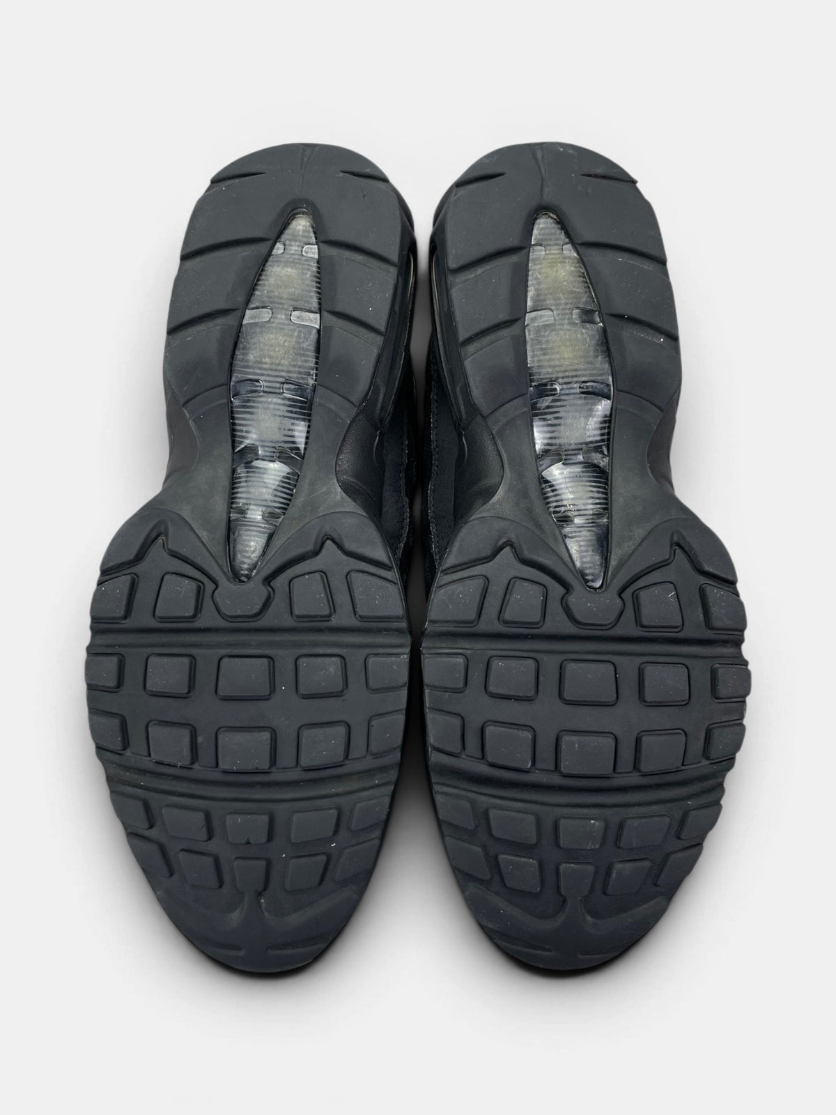 Nike Air Max 95 Essential Triple Black — buty sportowe męskie w bardzo dobrym stanie rozmiar 44.5, podeszwa