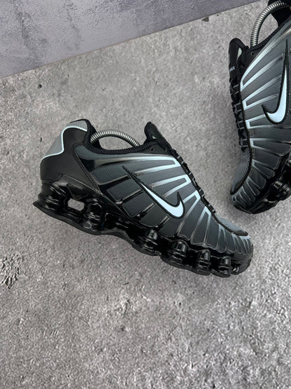 Nike Shox TL Black Celestine Blue — buty sportowe męskie w bardzo dobrym stanie rozmiar 42.5, zewnętrzny panel prawego buta