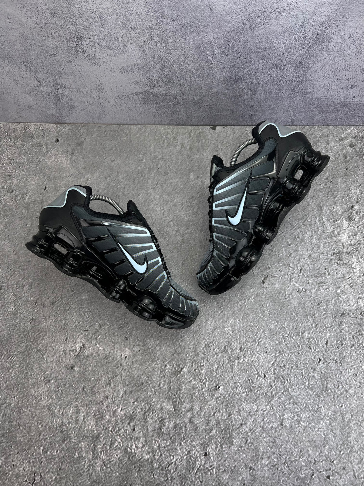 Nike Shox TL Black Celestine Blue — buty sportowe męskie w bardzo dobrym stanie rozmiar 42.5, widok z góry na wewnętrzną stronę butów
