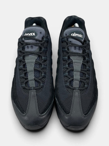Nike Air Max 95 Essential Triple Black — buty sportowe męskie w bardzo dobrym stanie rozmiar 43, widok z góry