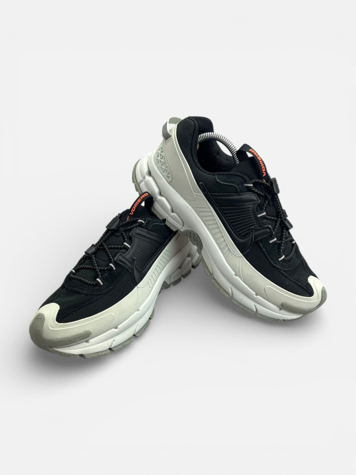 Nike Zoom Vomero Roam Black Light Silver — buty sportowe męskie w bardzo dobrym stanie rozmiar 42.5, boczny profil
