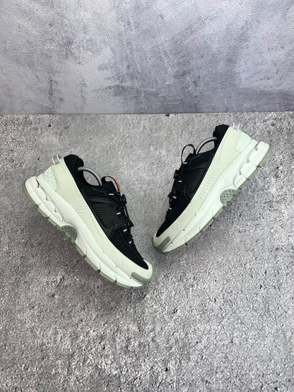 Nike Zoom Vomero Roam Black Light Silver — buty sportowe męskie w bardzo dobrym stanie rozmiar 42.5, widok z góry na zewnętrzną stronę butów