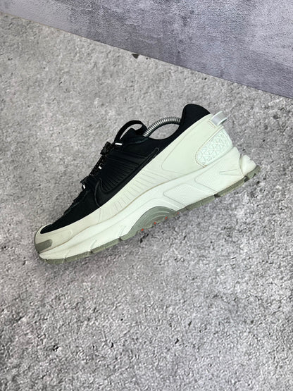 Nike Zoom Vomero Roam Black Light Silver — buty sportowe męskie w bardzo dobrym stanie rozmiar 42.5, wewnętrzny panel prawego buta