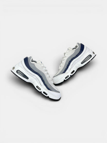 Nike Air Max 95 Diffused Blue — buty sportowe męskie w bardzo dobrym stanie rozmiar 44, zewnętrzny panel prawego buta